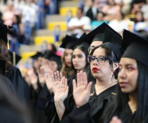 La Universidad Nacional Autónoma de Honduras (UNAH) celebró sus graduaciones este viernes 27 de septiembre, donde 1,564 nuevos profesionales recibieron sus títulos.