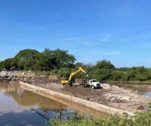 la construcción de un puente para resolver el problema, pero esta inversión de casi 150 millones de lempiras solo duró tres días.