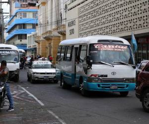 Más del 90% de las rutas de buses que funcionan en la capital recorren el centro de Tegucigalpa y los mercados de Comayagüela por la afluencia de personas.