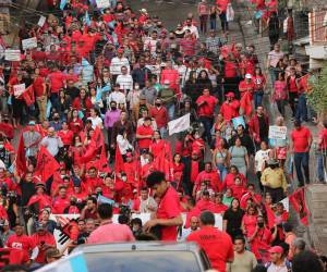 Simpatizantes de Libre marchan en Tegucigalpa y exigen la aprobación de varias leyes