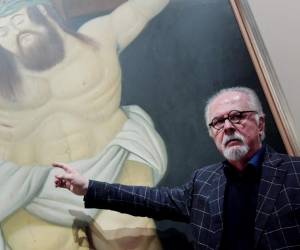 El artista colombiano Fernando Botero, posa durante una presentación para la prensa de la exposición “Botero” en el Museo Vittoriano de Roma el 4 de mayo de 2017.