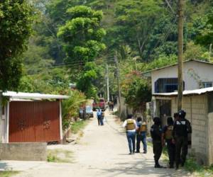 Un muerto deja enfrentamiento entre policías y supuestos pandilleros en Choloma, Cortés