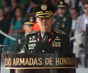 El general Roosevelt Hernández, jefe de las Fuerzas Armadas de Honduras, ha sido criticado por sus recientes intervenciones en público, abogando por temas políticos.