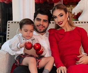 Rosyl Mejía, empresaria e influencer, disfrutó en familia del nacimiento de Jesús junto a su esposo e hijo.