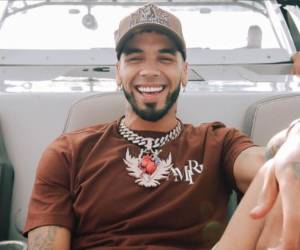 Aseguran que Anuel AA mintió sobre su operación de emergencia para evadir el lanzamiento del disco de Bad Bunny y Arcángel arremete contra el reguetonero.