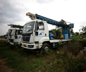 5.8 millones de dólares en materiales de riego y equipo para perforación de pozos están tirados en un predio del valle de Jamástrán, en el oriente de Honduras.