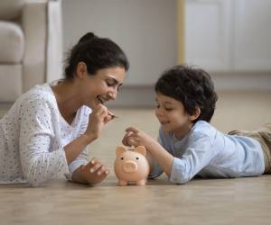 Los niños pueden ser capaces de llevar sus propias finanzas si reciben una orientación adecuada.