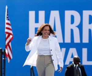 Kamala Harris realiza acusó a Trump de dictador y de querer abolir la Constitución.