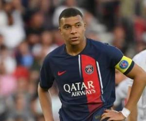 Kylian Mbappé tiene un ultimátum para renovar con el PSG, si no lo hace será puesto en venta.