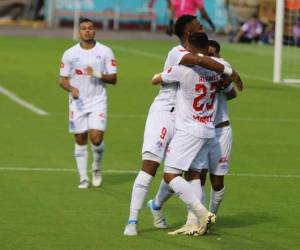 Olimpia ya juega ante Victoria en el estadio Nacional Chelato Uclés.