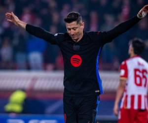 Robert Lewandowski contribuyó con un doblete en la victoria de 5 a 2 del Barcelona contra el Estrella Roja jugando como visitante.