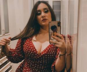 Dulce María combina su carrera y vida familiar a pesar de críticas en redes sociales.