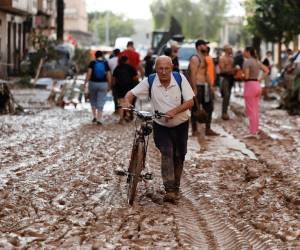 España ya contabiliza más de 150 muertos, pero los equipos de socorro siguen explorando la zona afectada.