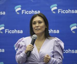 Vicepresidente Regional de Transformación Digital, Angelica Ardila en el lanzamiento de la nueva era digital de Banco Ficohsa.