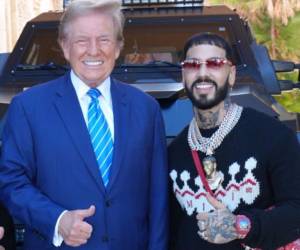 El cantante puertorriqueño Anuel AA se unió a la lista de famosos que han demostrado su apoyo incondicional a Donald Trump y le han pedido a sus fanáticos el voto para el candidato republicano. Anuel afirmó en un mitín en Pensilvania que Trump es el mejor líder que ha tenido Estados Unidos.