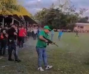 Hombres realizan lluvia de disparos en campo de fútbol en Colón