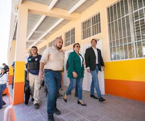 La presidenta Xiomara Castro realizó un recorrido por las instalaciones del centro educativo Luis Alonzo Suazo, ubicado en el municipio de San Luis, Comayagua.