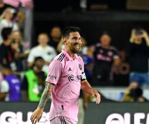 El delantero argentino de Inter Miami, Lionel Messi, celebra después de anotar un gol durante el partido de fútbol del Grupo J de la Copa de la Liga entre Inter Miami CF y Cruz Azul en el estadio DRV PNK en Fort Lauderdale, Florida, el 21 de julio de 2023.