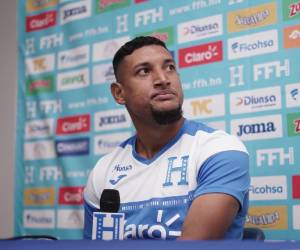 El “Tambito” en conferencia previo al entreno de la Selección.