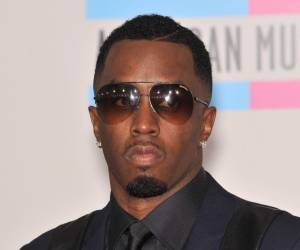 Al menos seis nuevas denuncias se han sumado en las últimas horas a las más de un centenar que pesan sobre el famoso rapero estadounidense Sean ‘Diddy’ Combs, en las que ha sido acusado de agresión sexual contra hombres, mujeres y, en esta ocasión, un menor de 16 años, informaron medios locales. A continuación, los detalles.