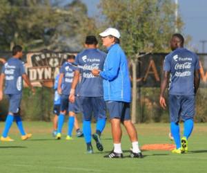 Jorge Luis Pinto entrenador de Honduras, dirigió la penúltima práctica antes del juego ante Canadá.