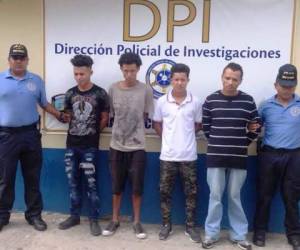 Los cuatro detenidos fueron puestos a la orden de las autoridades.