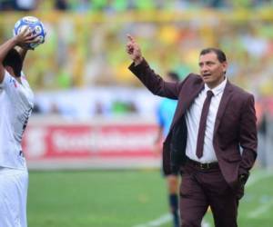 Rodríguez, exseleccionado nacional y actual técnico del campeón Alianza, había sido presentad para dirigir a la 'selecta', como 'una colaboración', pero anunció dar un paso al costado. (Foto: ElSalvador.como)