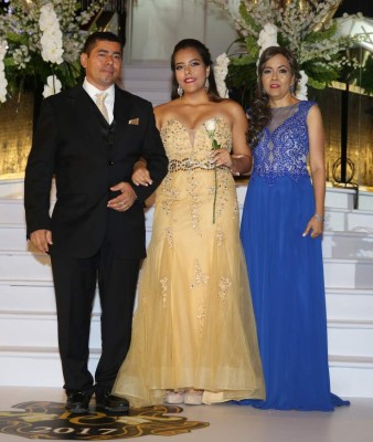 DelCampo International School: Memorable desfile de padres e hijas en la Prom 2017