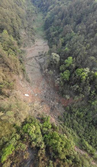 Lo que se sabe del avión que se estrelló en China con 132 pasajeros a bordo