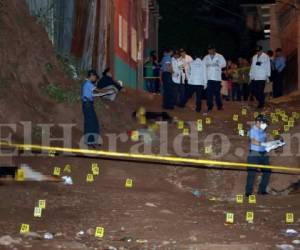 Al menos cinco personas murieron en una masacre perpetrada la noche de este sábado en la colonia Villanueva de la capital de Honduras, foto: Mario Urrutia / EL HERALDO.