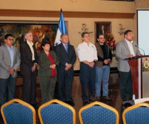 Los miembros de la Comisión se reunieron ayer con el presidente de la República, Juan O. Hernández.