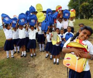 La entrega de útiles fue un día inolvidable para los alumnos.