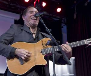 El hondureño Guillermo Anderson deleitó a los alemanes con sus canciones. (Fotos: cortesía Cancillería)