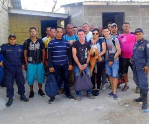 Los cubanos retenidos este lunes en la zona sur de Honduras.