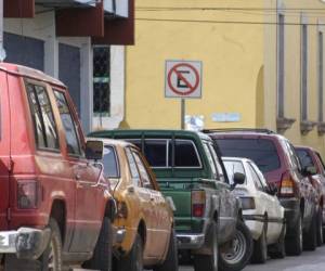 Vehículos mal estacionados y sin placas reclamadas serán decomisados.