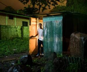 Kelvin Villanueva en la casa de su tía en San Pedro Sula, Honduras.