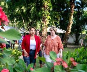 La presidenta de Honduras, Xiomara Castro, sostuvo una reunión con la embajadora de Estados Unidos, Laura Dogu, en un encuentro que buscó fortalecer las relaciones entre ambos países. Ocurrió en Olancho y esto fue lo que hablaron.