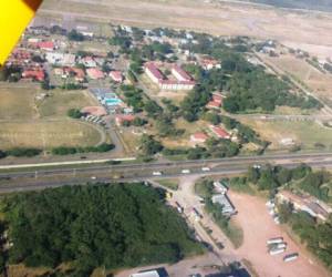 Los puntos de mayor congestionamiento, peaje y tramos carreteros estuvieron vigilados desde el aire por elementos de la Fuerza Aérea. (Foto: El Heraldo Honduras/ Noticias Honduras hoy)