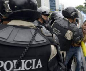 Imágenes de una redada policial en Venezuela. AFP