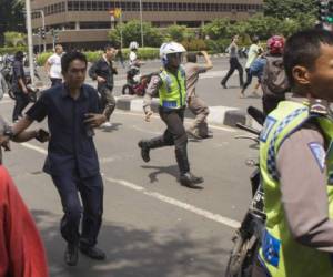 Dos kamikazes se hicieron explotar en un barrio de la capital indonesia que alberga varias agencias de la ONU y embajadas.