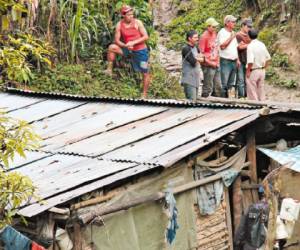 Los vecinos del lugar se mostraron alarmados por el crimen de seis de los diez miembros de la familia Larios.