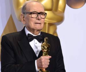 Ennio Morricone recibió un Oscar honorífico en 2006 y ganó el Oscar a la mejor banda sonora en 2016 por Los odiosos ocho. FOTO AP.