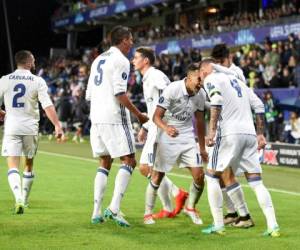 Los jugadores del Real Madrid celebran el gol de Sergio Ramos que les permitió ir al alargue (Foto: AFP)