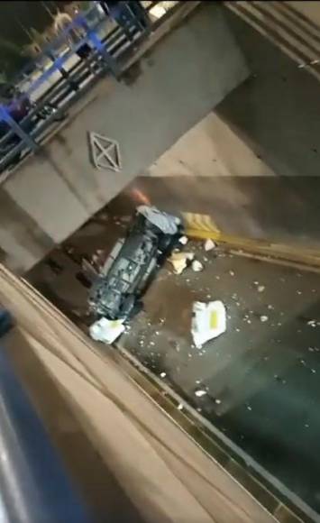 Las imágenes del accidente del pick-up que volcó en el túnel del bulevar Suyapa