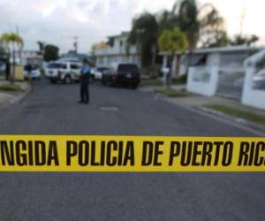 La cadena de noticias CNN dio a conocer la muerte de tres policías en manos de uno de sus compañeros.