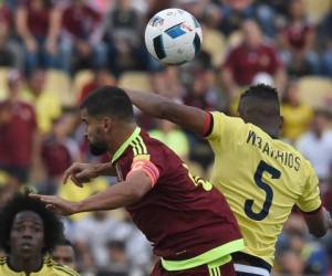 Clasificado Brasil (33 puntos), los otros tres boletos directos están en dura disputa entre Colombia (segunda con 25 puntos tras igular con Venezuela), seguida por Uruguay con 23 igual que Chile, pero con peor saldo de goles, y Argentina, con 22, a falta de cuatro fechas. Fotos: AP.