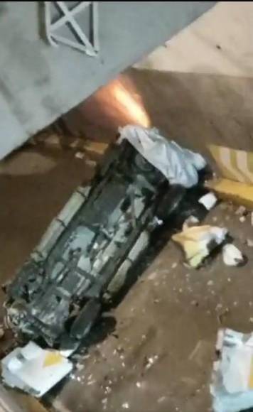 Las imágenes del accidente del pick-up que volcó en el túnel del bulevar Suyapa