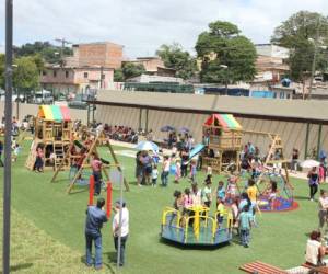 El parque dispone de áreas exclusivas para niños, incluyendo con discapacidad.