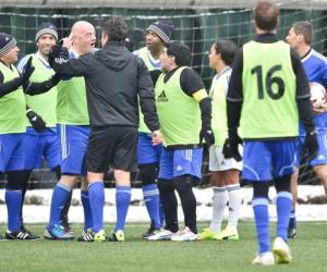 Ameno encuentro se disputó este lunes con grandes exjugadores, disputado en la sede de la FIFA (Foto: Agencia AFP)