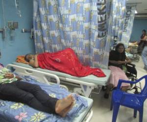 Pacientes con chikungunya son atendidos en un centro hospitalario de Honduras.